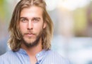Hommes aux cheveux longs : comment créer des ondulations naturelles ?