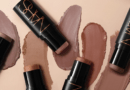 Notre sélection de 2 sticks make-up multi-usages Notre sélection de 2 sticks make-up multi-usages